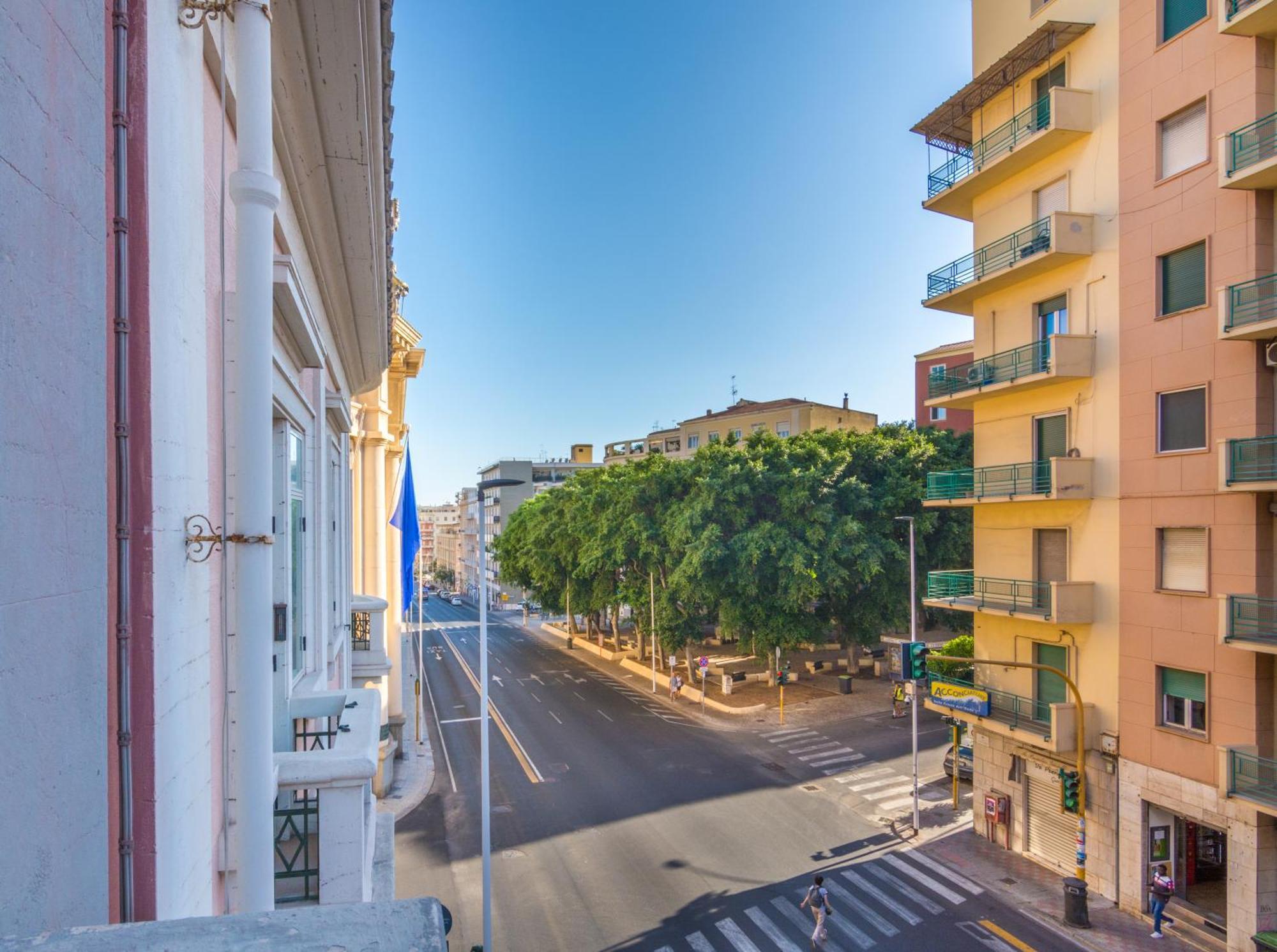 Sunscape Rooms Cagliari City Center מראה חיצוני תמונה